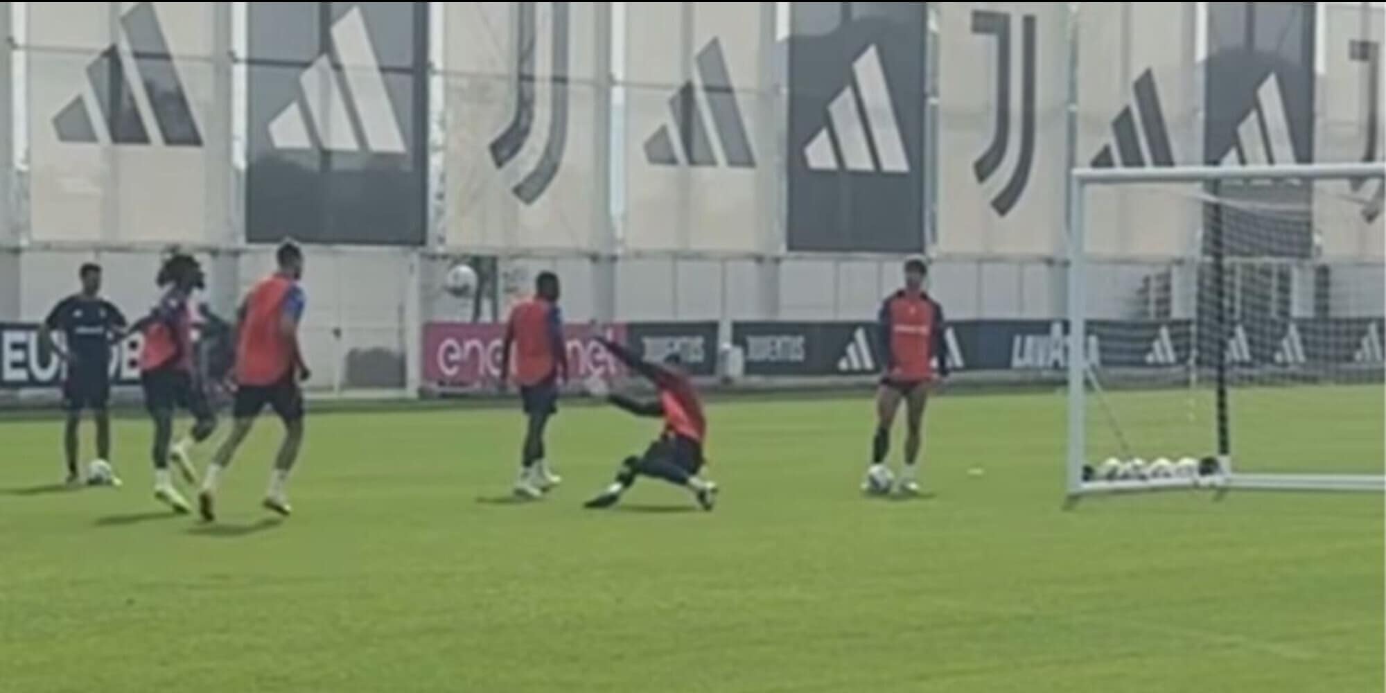 Juve, Thuram sente aria di Lazio: gol alla Totti in allenamento