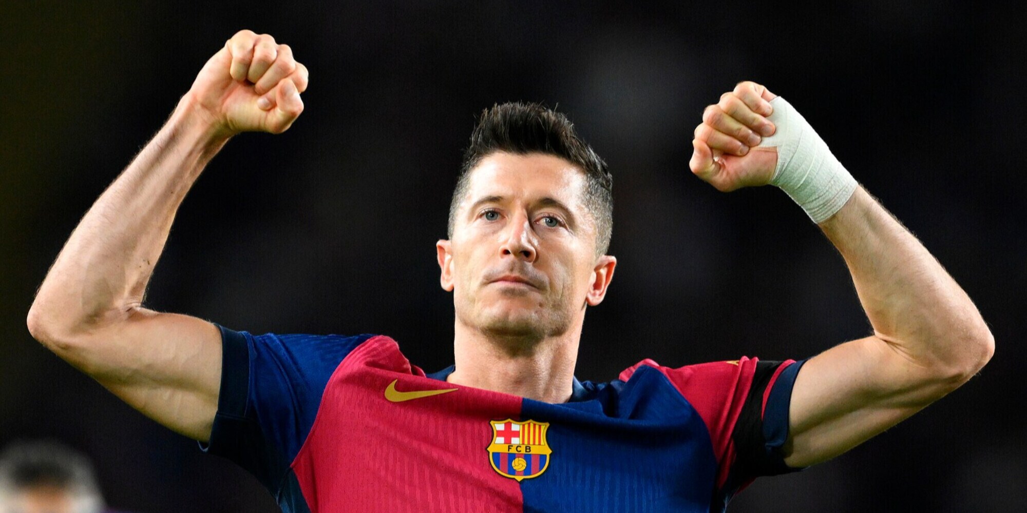 Barcellona, manita al Siviglia e primo posto: doppiette per Lewandowski e Torre
