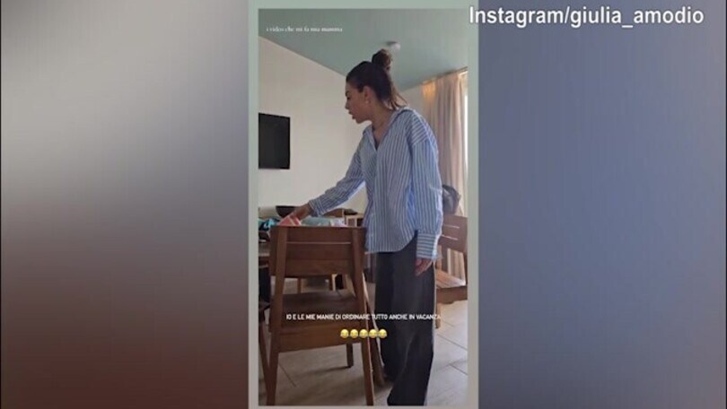 Lady Sensi non ce la fa più e si inc***a: ecco con chi...