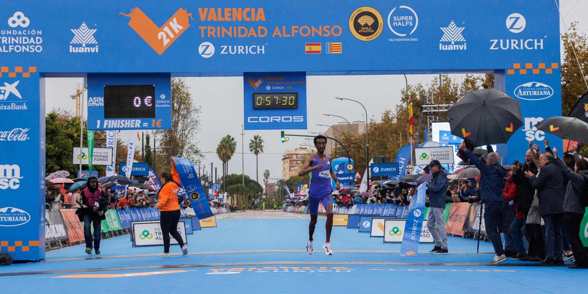 Nuovo record del mondo a Valencia Half Marathon e le donne corrono in 1h03'04"