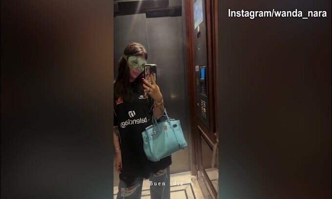 Wanda Nara mascherata, pronta per una notte horror....