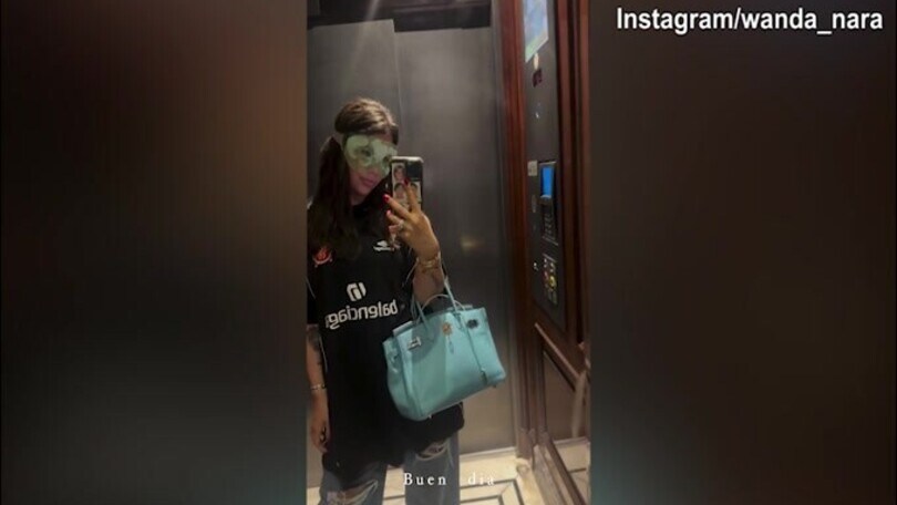 Wanda Nara mascherata, pronta per una notte horror....