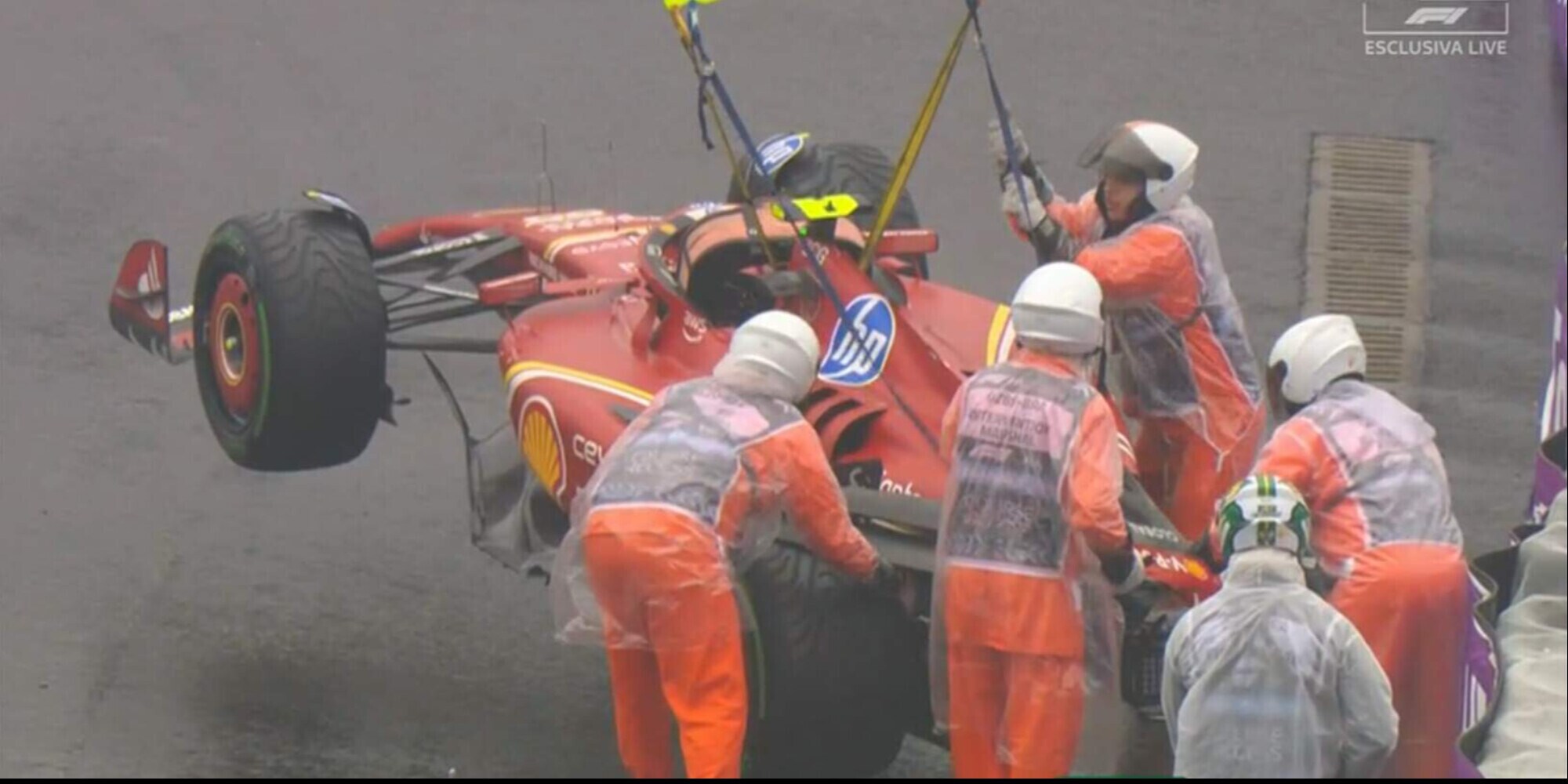 Sainz a muro, Verstappen eliminato e furioso: GP Brasile, caos qualifiche