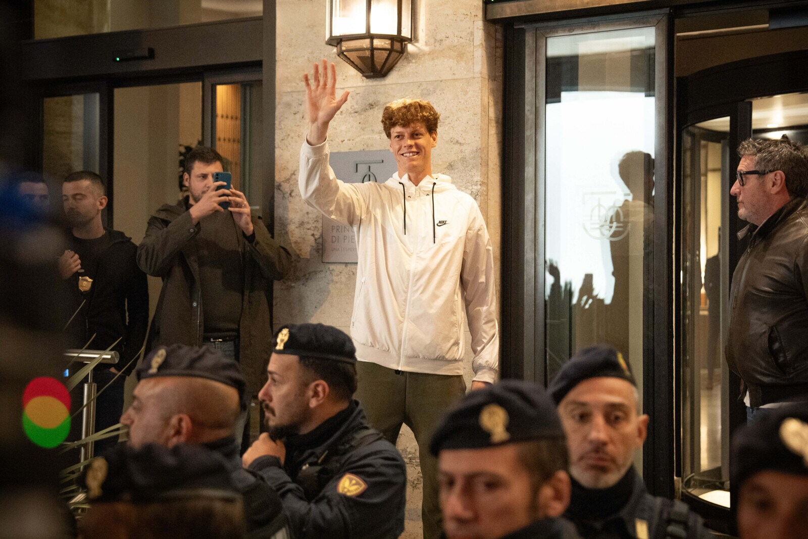 Il coro dei tifosi a Torino: «Alè alè alè, Sinner, Sinner»