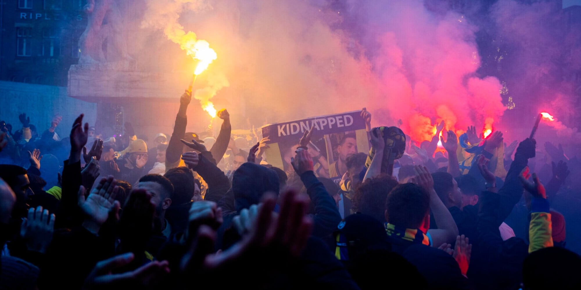 Calcio ridotto a cornice di guerriglia e razzismo