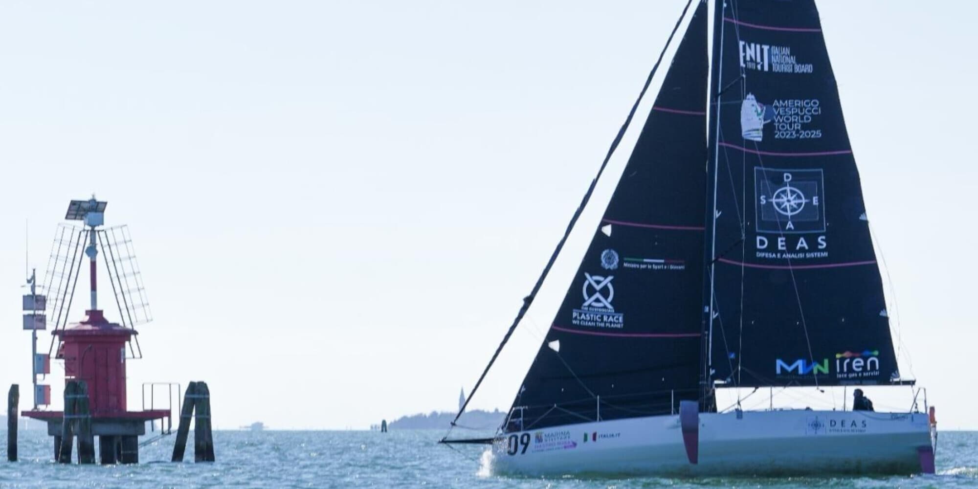 Vela, il Team di DEAS trionfa al “Marina Militare Nastro Rosa Veloce”