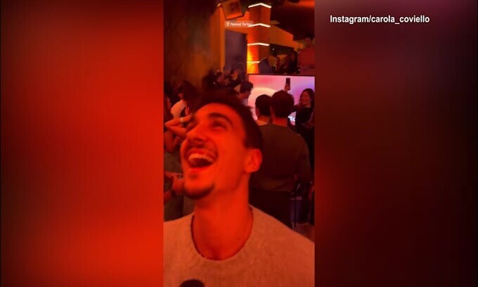 Sonego si scatena al karaoke