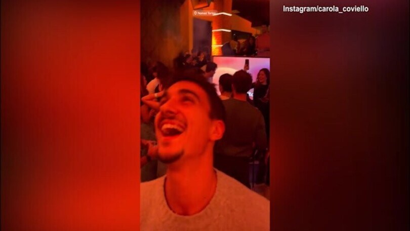 Sonego si scatena al karaoke