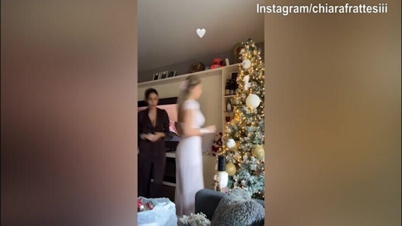 - 35 a Natale, Chiara Frattesi "costruisce" l'albero
