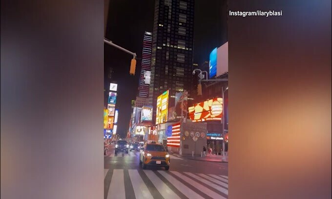 Ilary Blasi tra le strade di New York