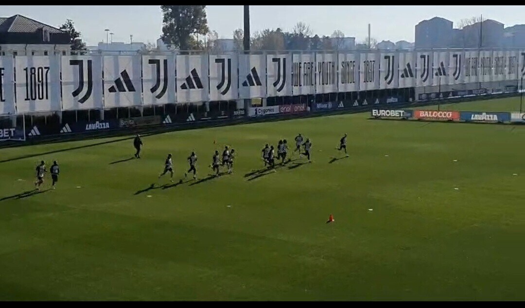 Juventus: Thiago parte per Birmingham con 14 giocatori di movimento
