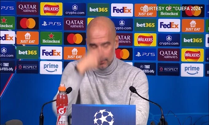 Guardiola si graffia in faccia: “Volevo farmi del male”