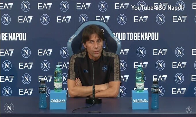 Conte: "Kvaratskhelia ha intenzione di crescere ancora"