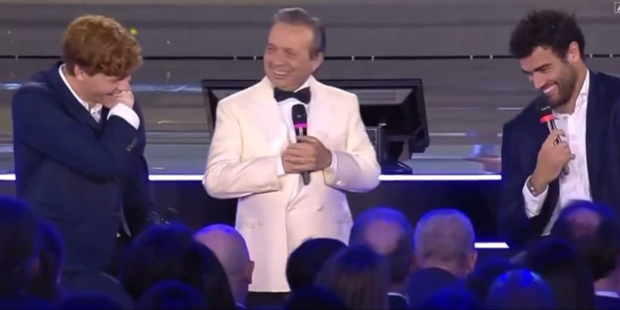 “Dispiace”, “Ma che c… dici?”: Berrettini-Sinner, scoppiano tutti a ridere