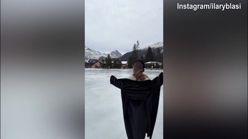 A Saint Mortiz c'è Ilary Blasi che si gode la neve ed il panorama