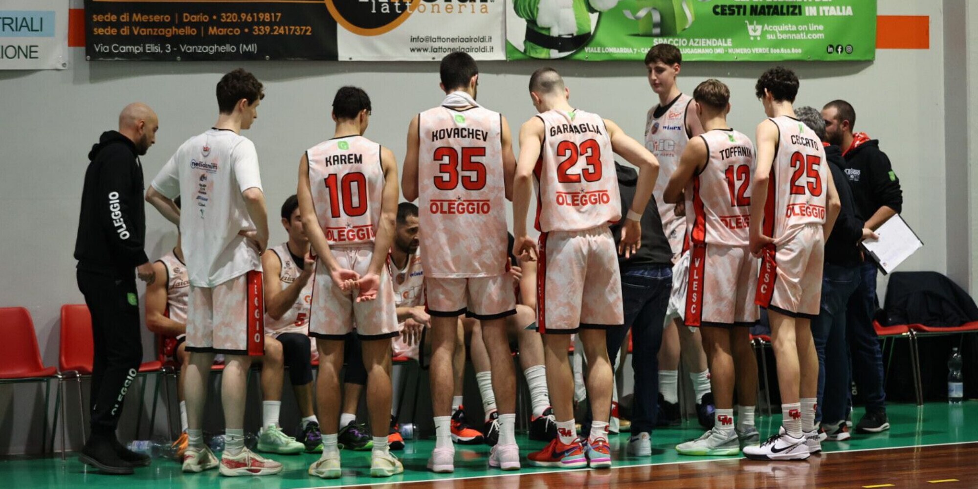 Spettacolo sul parquet per il derby: gli Squali battono College