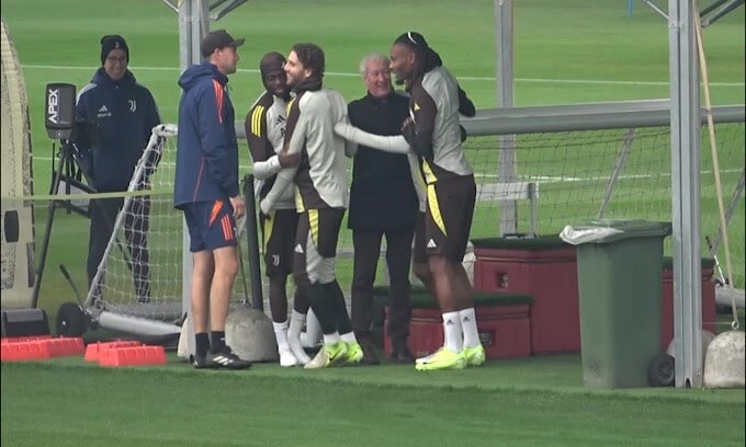 Allenamento Juve, ci sono anche Cambiaso e Douglas Luiz