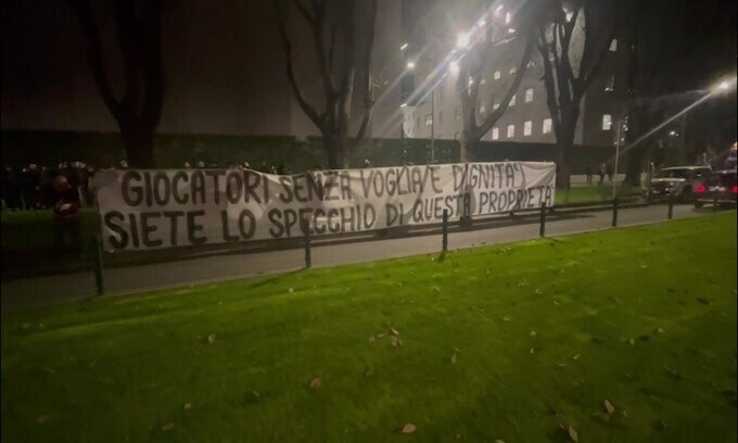 Milan, tifosi contestano alla festa dei 125 anni