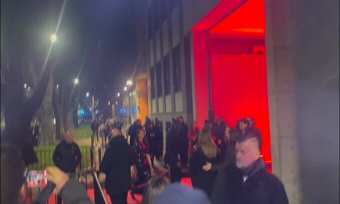Milan, cori contro Leao