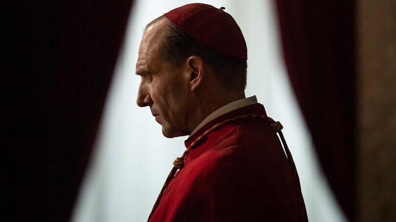 Conclave: trailer del film con Ralph Fiennes