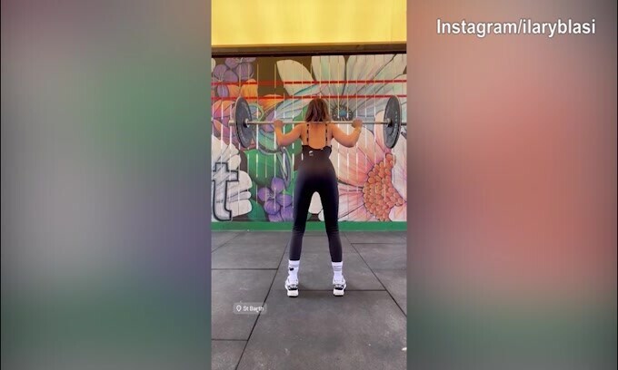 Ilary Blasi in vacanza ai Caraibi, ma il lavoro in palestra non manca