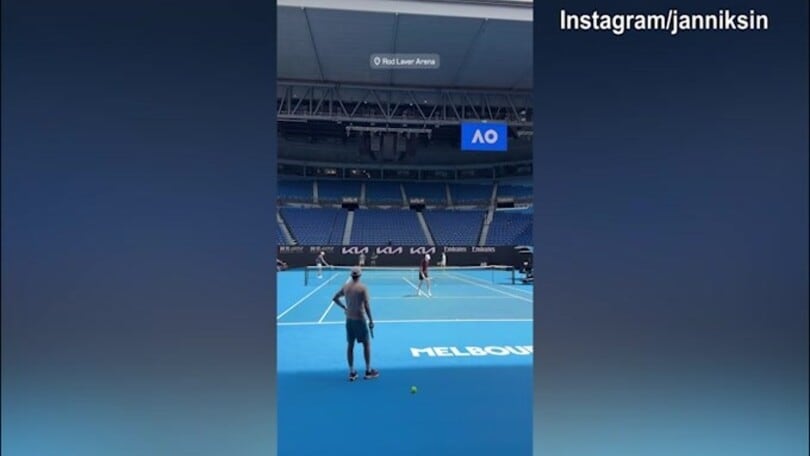 Tennis, a Melbourne si allena Sinner