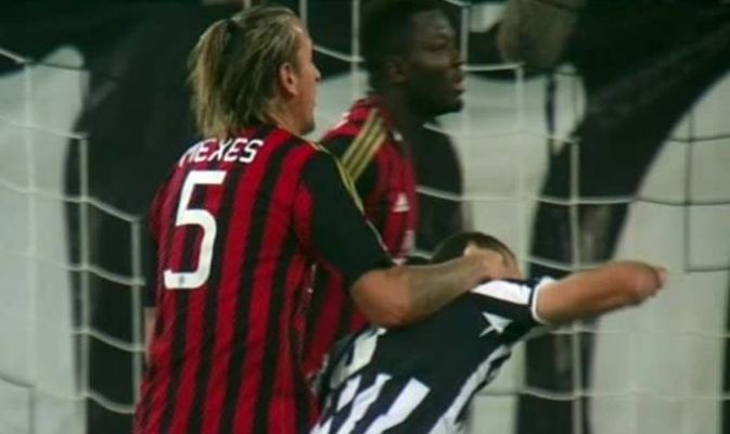 Giuste le tre giornate di squalifica a Mexes per il pugno a Chiellini?