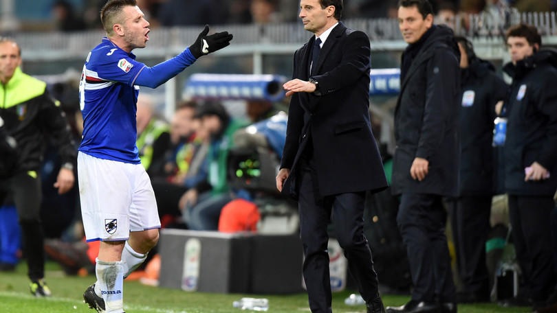 FOTO Cassano-Allegri, siparietto a bordo campo