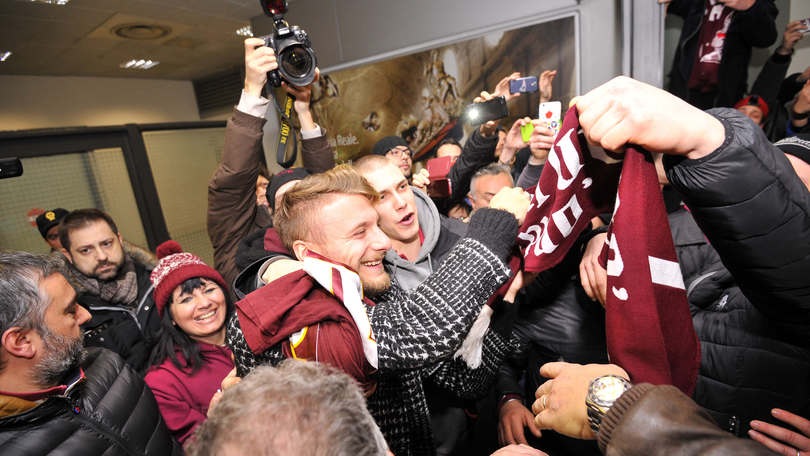 Torino, che entusiasmo all'aeroporto di Caselle per l'arrivo di Immobile