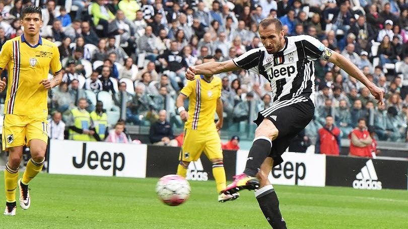 Juventus, Chiellini festeggia con un eurogol le 400 presenze