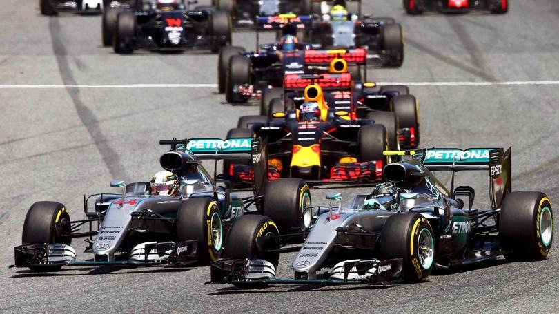 Gp Spagna, guerra fratricida Mercedes