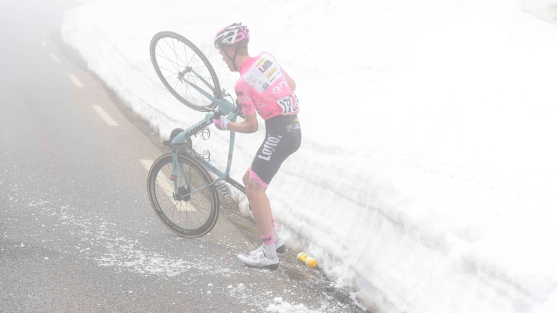 Giro d'Italia, Kruijswijk cade sul ghiaccio
