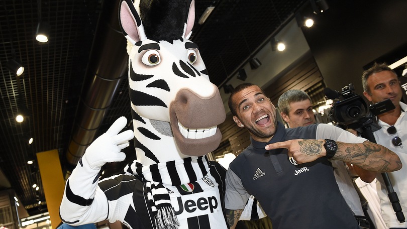 Dani Alves a tu per tu con il mondo Juventus