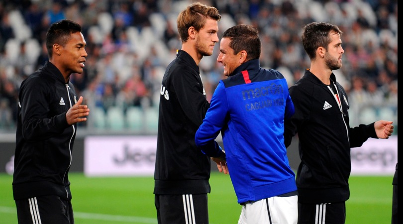 Juventus-Cagliari, torna il talismano Padoin: stringe la mano a Rugani e lui segna