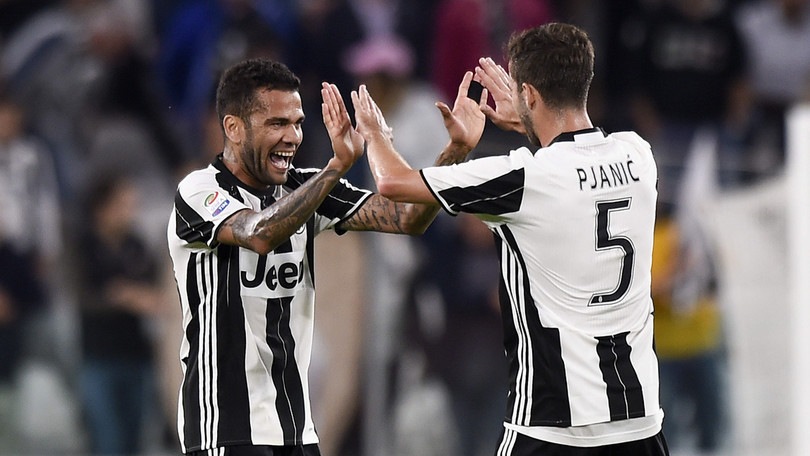 Juventus-Cagliari 4-0: poker bianconero, primo gol di Dani Alves
