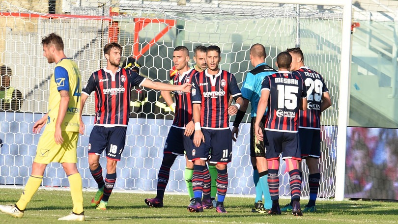 Trotta-Falcinelli: il Crotone stende il Chievo