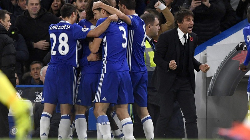 FOTO Chelsea, Conte vince ed è primo in classifica