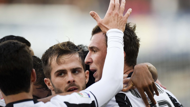 Mandzukic-Pjanic: la Juve vince con il Chievo