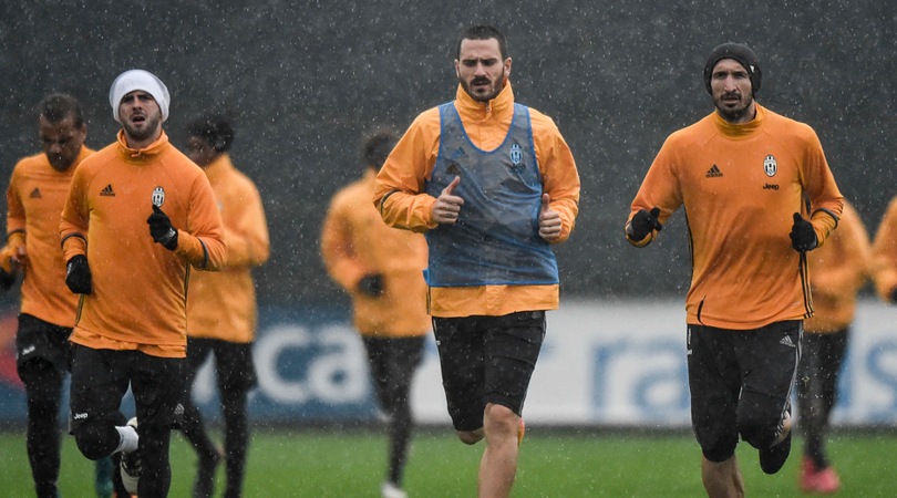 Diluvia a Vinovo. La Juve: «Un po' di pioggia non ci fermerà!»