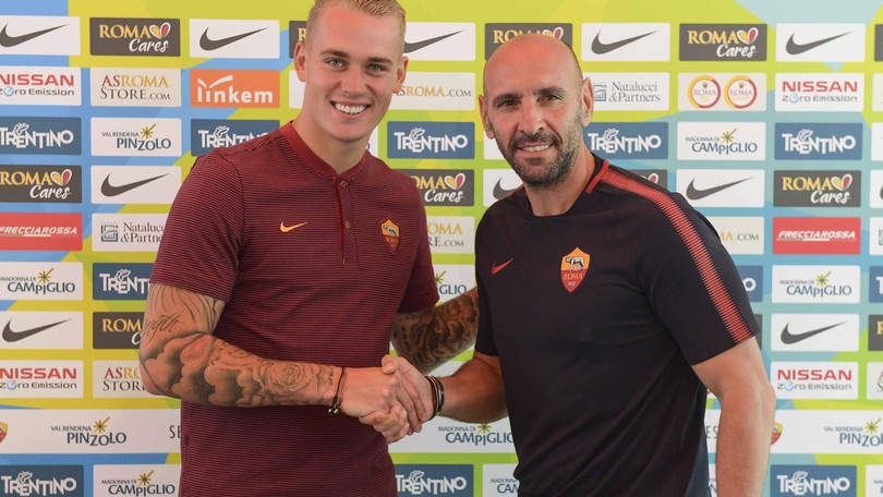 La Roma presenta Karsdorp a Pinzolo