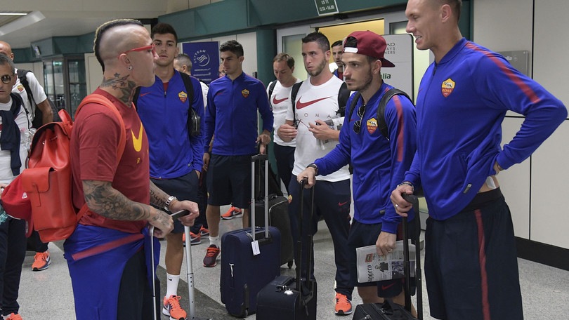 La Roma in viaggio per gli Stati Uniti: Nainggolan, che look!