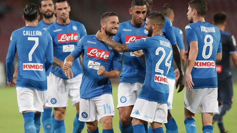 Napoli-Espanyol 2-0: magia di Mertens su punizione, poi Albiol