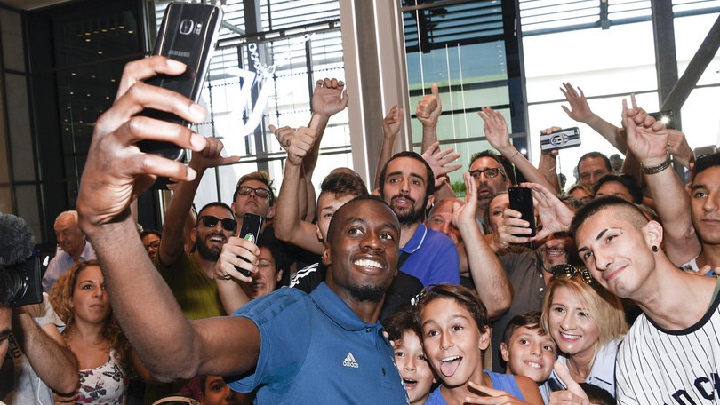 Juventus, ecco il Matuidi day: selfie e autografi con i tifosi