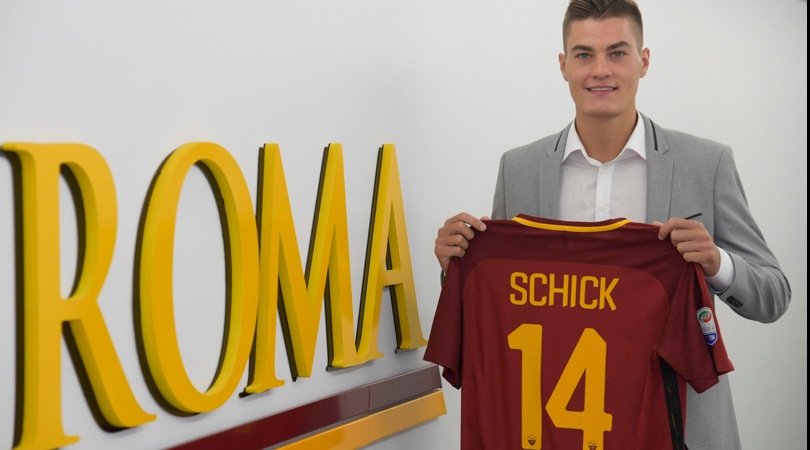 Roma, Schick a Trigoria: incontro con Di Francesco e foto con la maglia