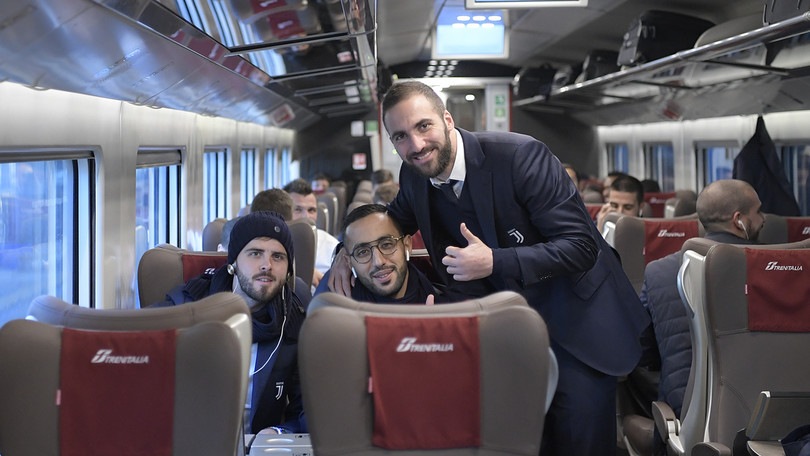 Juventus, Higuain fa il capotreno in viaggio verso Bologna