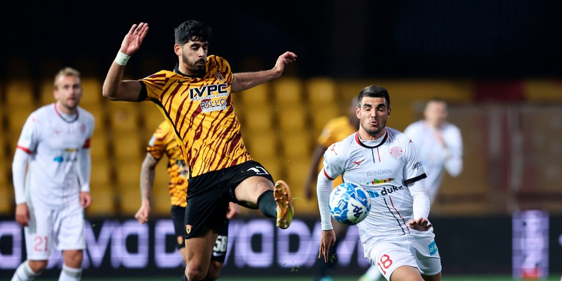 Incredibile a Benevento, aggressione shock per un calciatore