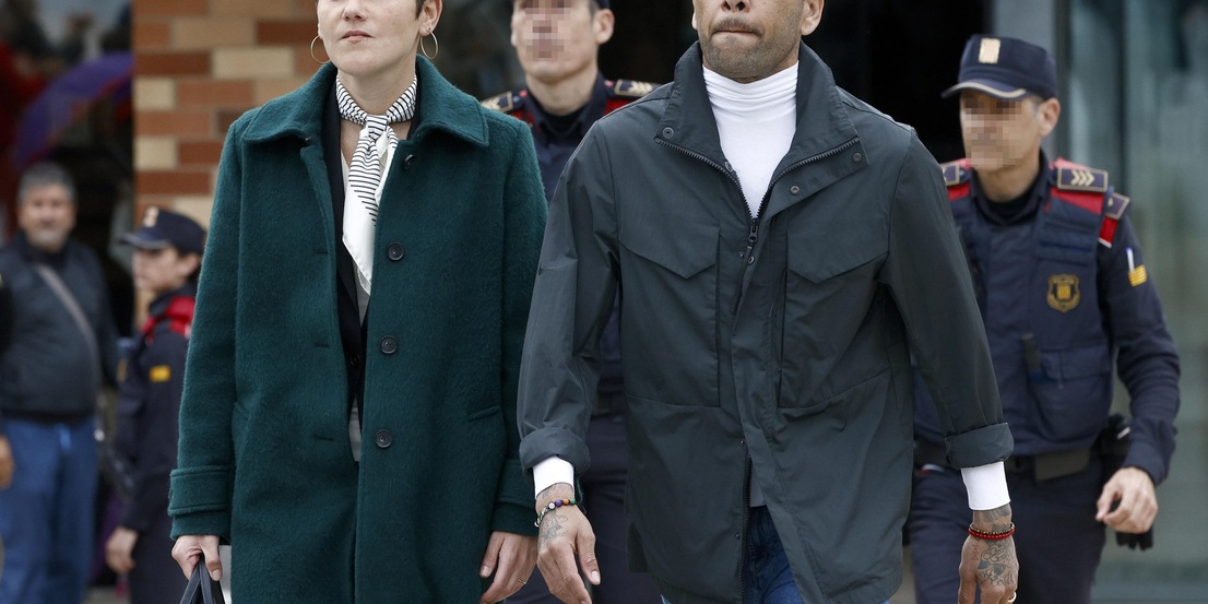 Le prime immagini di Dani Alves fuori dopo un anno e mezzo di galera: ma può tornarci