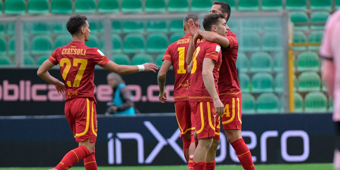 Catanzaro espugna Palermo. Cittadella-Cremonese, pari senza reti