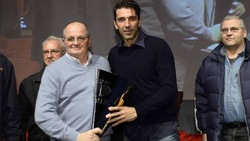 Trofeo Agnelli, Buffon e Darmian premiano gli operai