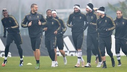 Juventus, rifinitura a Vinovo tra i sorrisi: domani c'è il Siviglia